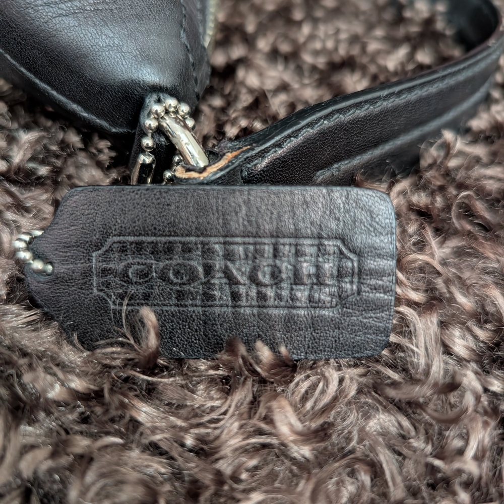 Small Vintage Coach Shoulder Bag - Picture 3 of 8